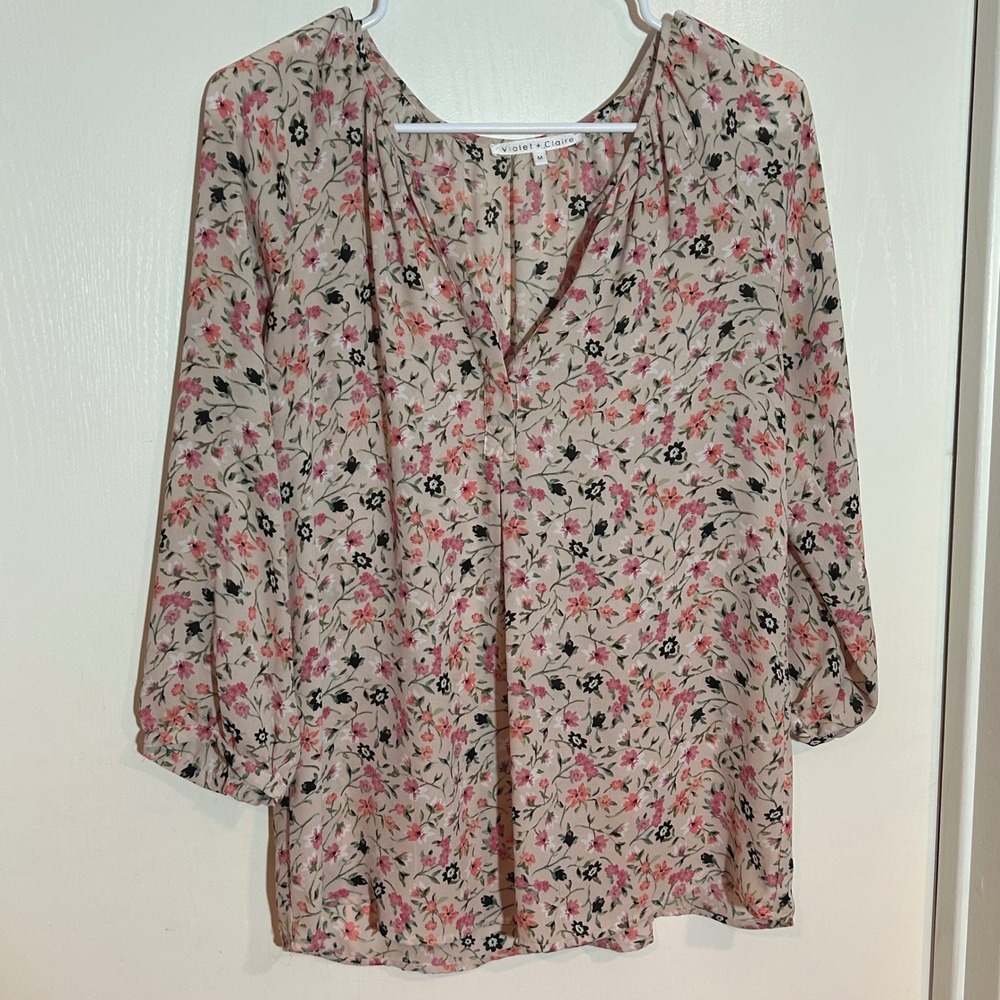 Violet + Claire Floral Split Neck Blouse Pink Peach Blush 3/4 Sleeve Womens M